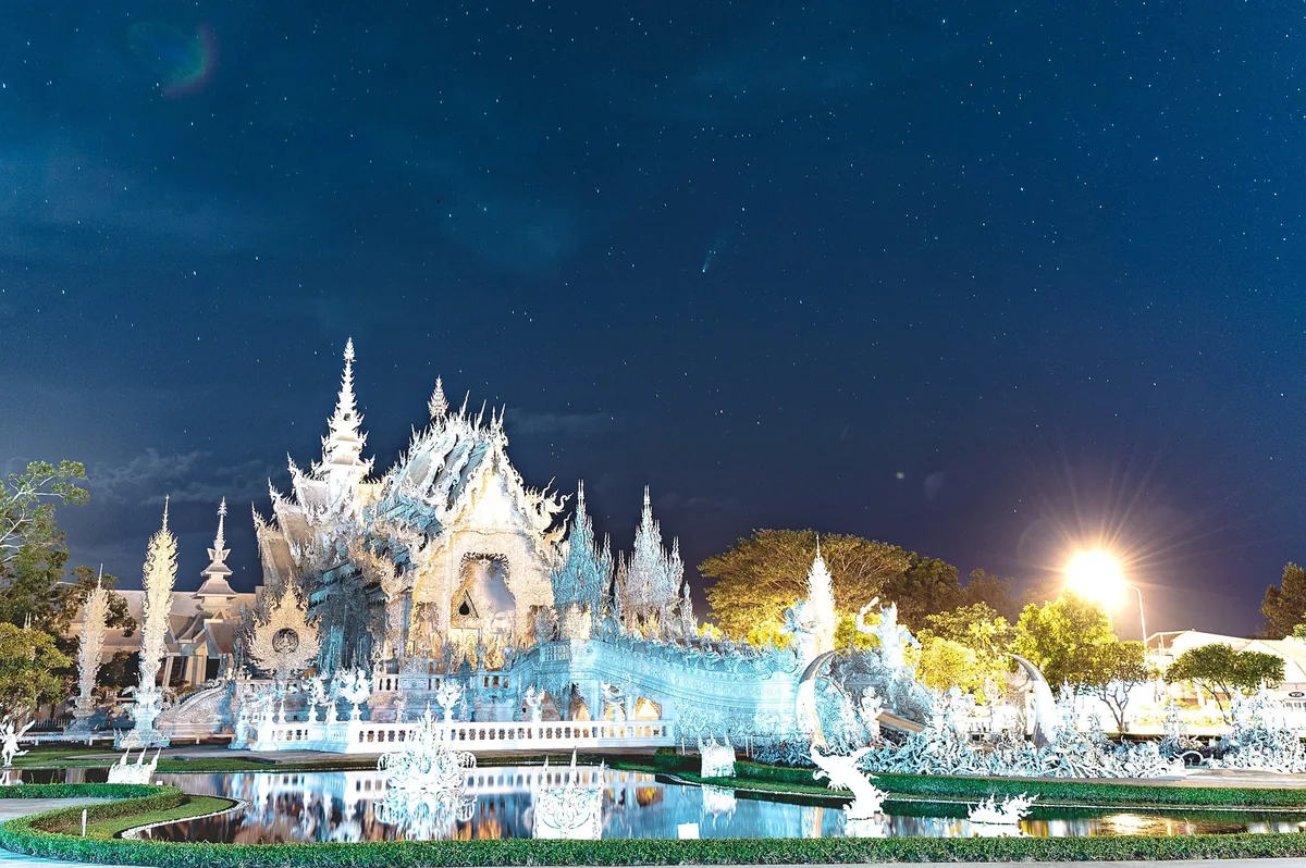 White Temple Chiang Rai private tour